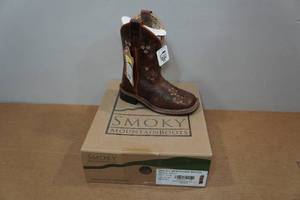 lot 113 image: Smoky Mountain Boots - Childs Size 9.5