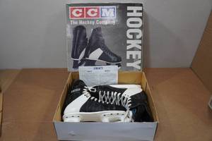 lot 119 image: CCM Hockey Skates - Mens 9