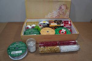 lot 120 image: Holiday Decorating Accessories