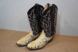 lot 150 image: Tony Lama Snakeskin Cowboy Boots - 10.5 EE
