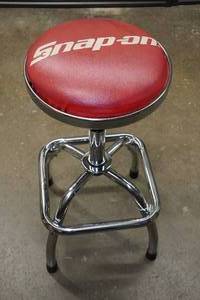 lot 162 image: Snap-On Tools Padded Shop Stool
