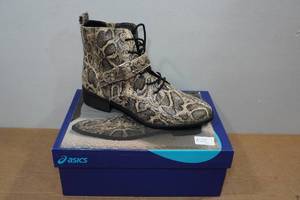 lot 190 image: Express Gel Venture 7 Faux Snake Skin Boots - Womens 10