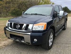 lot 3 image: 2008 Nissan Titan 4X4