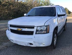 lot 1 image: 2014 Chevy Suburban 4X4