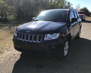 lot 3 image: 2012 Jeep Compass Sport 4X4