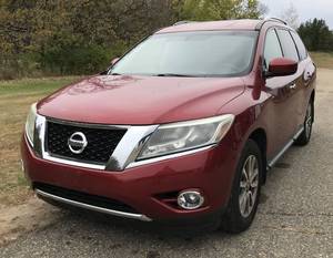 lot 1 image: 2015 Nissan Pathfinder SV 4X4