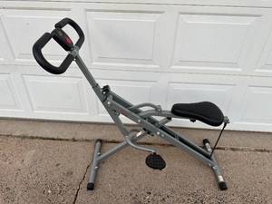 lot 4 image: Squatting Exercise Machine