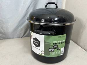 lot 14 image: New Granite Ware 12 qt Stockpot with Lid