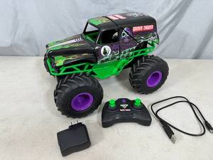 lot 24 image: Remote Control Grave Digger Monster Truck with Charger