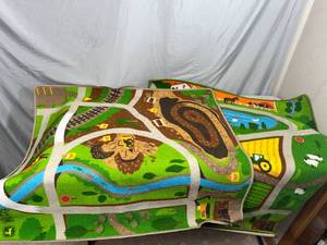 lot 25 image: 2 John Deere Play Rugs - Farm and Construction Site