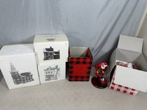 lot 47 image: Department 56 Christmas Houses, Bachmans Santa Figurines