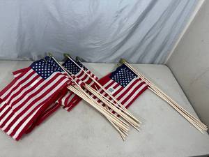 lot 54 image: 30 New USA American Flags - 8 inch X 12 inch