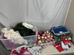 lot 63 image: Christmas Ornaments, Tote with Lid, New Gift Bags