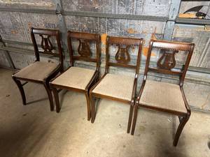 lot 87 image: 4 Wood Chairs