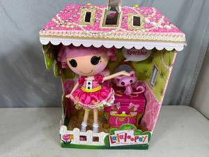 lot 129 image: New Lalaloopsy Doll and Accessories