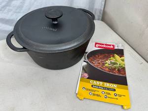 lot 138 image: New 5 Quart Cast Iron Dutch Oven - Scuffed