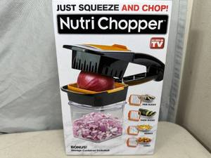 lot 168 image: New Nutri Chopper with Storage Container