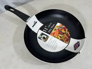 lot 182 image: New 11 inch Non-Stick Aluminum Frying Pan