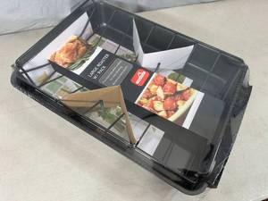 lot 185 image: New Large Roaster Pan with Rack