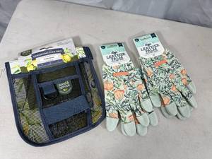 lot 195 image: New Gardening Belt and 2 Pairs Garden Gloves