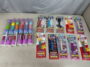 lot 211 image: 16 New Pez Dipenser and Candy Kits