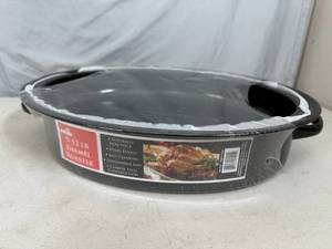 lot 212 image: New Enamel Roaster Pan with Lid