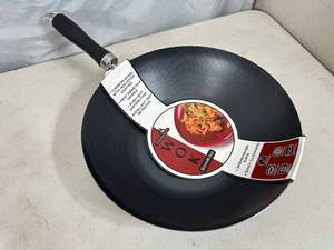 lot 214 image: New 6.5 Quart Metal Wok Pan