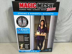 lot 226 image: New Magic Mesh Hands-Free Magnetic Screen Door - Deluxe