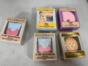 lot 231 image: 4 New Tarot Card Themed Bath Bombs