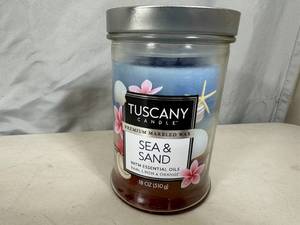 lot 262 image: New 18 oz Tuscany Premium Candle with Essential Oils