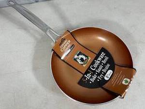 lot 265 image: New 8 inch Ceramic Copper Coated Frying Pan