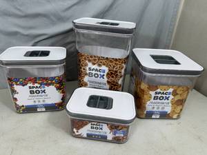 lot 125 image: 4 New Airtight Food Storage Containers