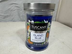 lot 128 image: New 18 oz Tuscany Premium Candle with Essential Oils