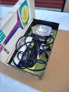 lot 10 image: Vintage Sylvania Sun Gun Movie Light