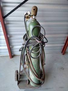 lot 16 image: Torch Kit
