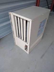 lot 21 image: Mr. Heater Big Maxx ShopGarage Heater