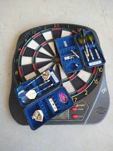 lot 29 image: Electronic Dartboard With (2) Sets of Darts