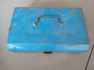 lot 45 image: Small Metal Box Full of Metal Tools