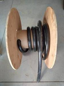 lot 52 image: Roll of Extremely Heavy Duty Cable