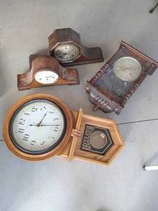 lot 56 image: (4) Clocks - Mantle & Wall Clocks