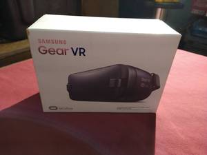 lot 98 image: Samsung Gear VR Headset