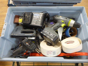 lot 13 image: Garage Tools in Tote