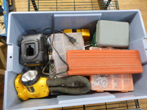 lot 14 image: Garage Tools in Tote