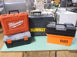 lot 18 image: 4 Tool Cases