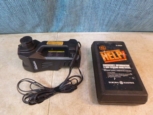 lot 49 image: Portable Floor Jack and EmergencyInformation Band Radio