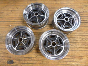 lot 59 image: 4 Rims off a Buick Rally Tire
