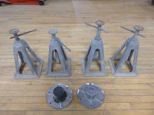 lot 63 image: 4 Jack Stands