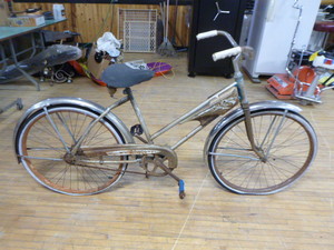 lot 70 image: Vintage Columbia Thunderbolt Bicycle
