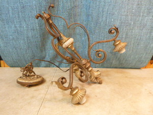 lot 74 image: Vintage-Look Chandelier