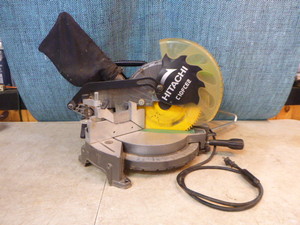 lot 88 image: Hitachi 10 Miter Saw